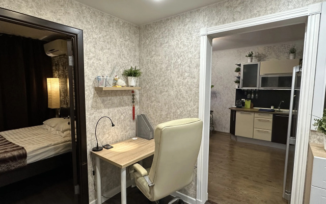Yevrodvushka Poema-Apart Na Yesenina Flat