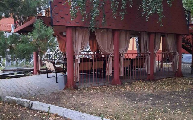 Rucheek Hotel