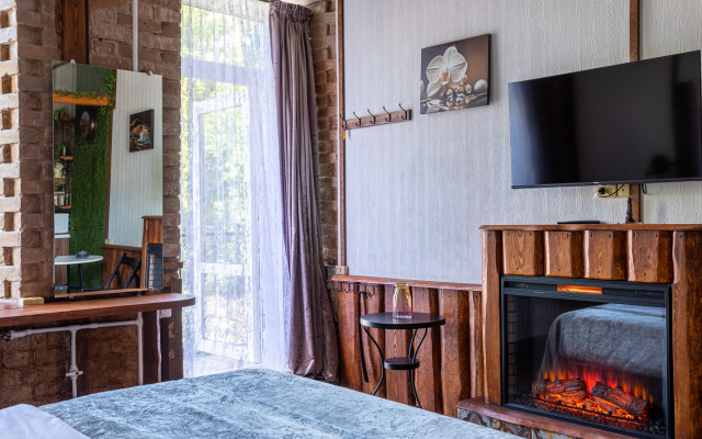 Romanticheskaya Studiya S Kaminom I Balkonom Flat