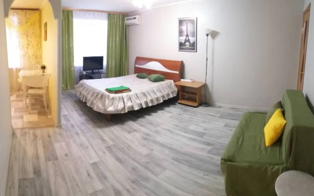 V Tsentre Goroda V Shagovoy Pl. Lenina Flat