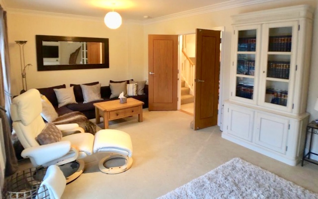 Superb House in Oxford Apartments