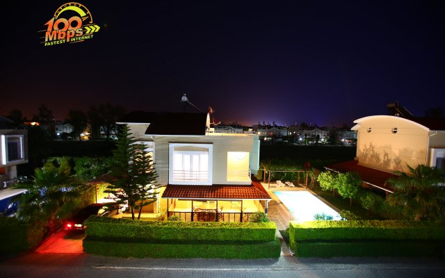 Paradise Town Villa Royal Hotel