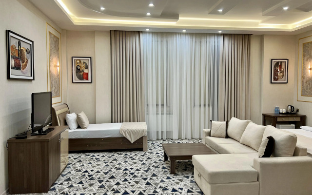 Royal Mansion Hotel