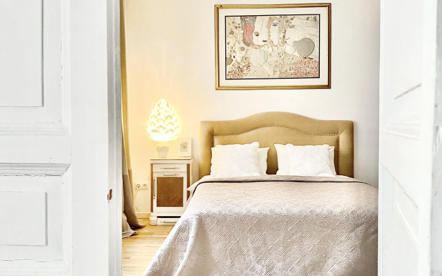 Квартира Art Tolstoy House