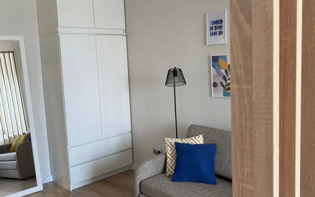 Svetlaya Uyutnaya na Ulitse Matochkina Flat