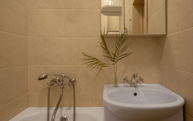 Gorod Rek Na Bolshom Kazachyem Pereulke Flat
