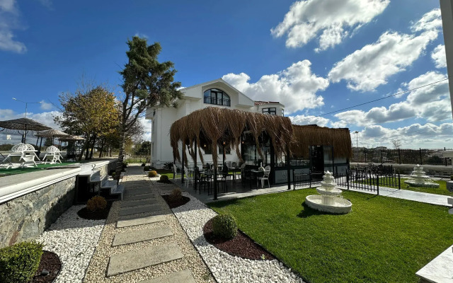 D Twins Airport Hotel