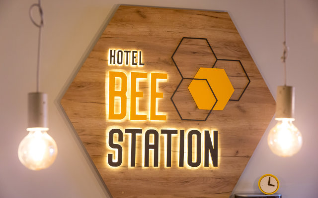 Отель Bee Station