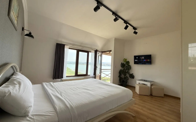 Aphra at Tbilisi Sea Hotel