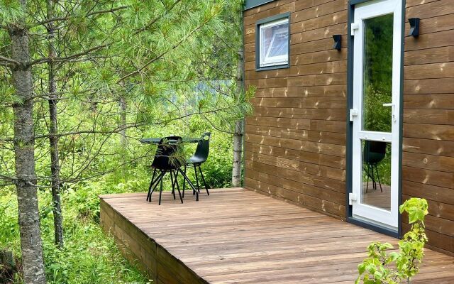V Okruzhenii Kedpovogo Lesa So Svoyej Terrasoy I Mangalnoy Zonoy Private House