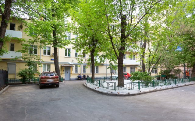Bolshoy Lyovshinskiy Pereulok 6 Apartments