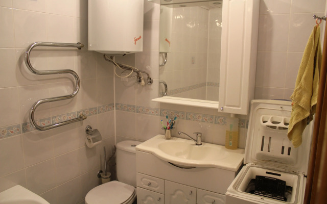 Prostornaya Dvuhurovnevaya Ryadom S Metro Flat