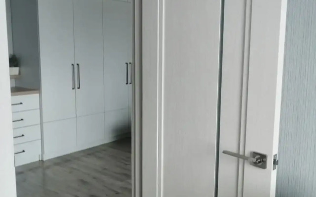 V Samom Tsentre Bresta Flat