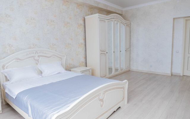 Апартаменты трехкомнатные на Навои 208/8