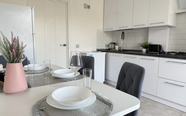 Apple Home Apartments