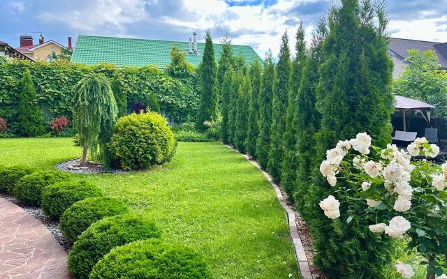 Verhnie Pechory Guest House