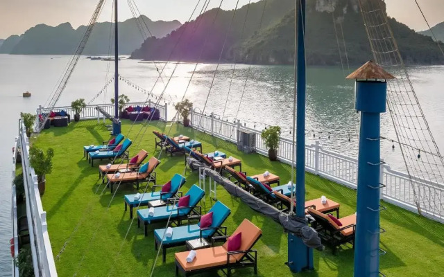 Verdure Lotus Luxury Cruise Hotel