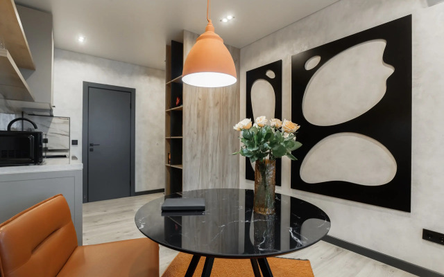 Shikarnaya Studiya U Flat