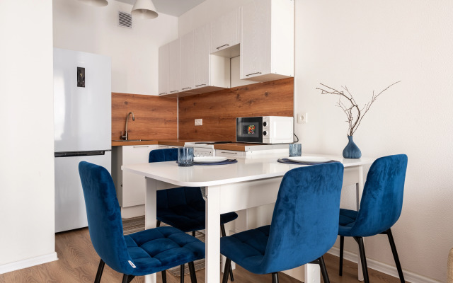 Uyutnaya evrodvushka s bol'shim divanom Flat