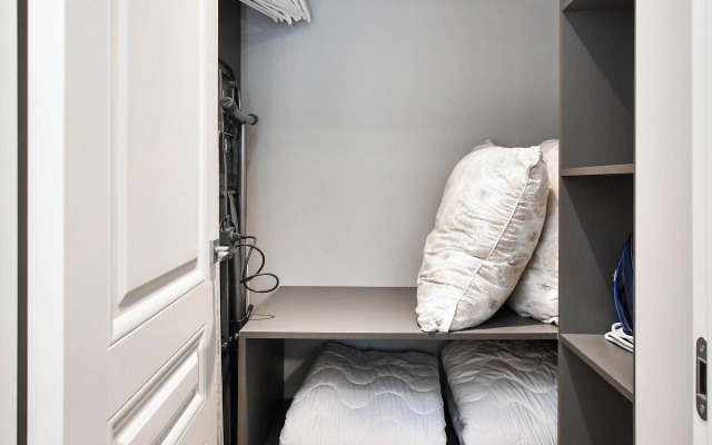 KRASROOM LYUKS v Centre Flat