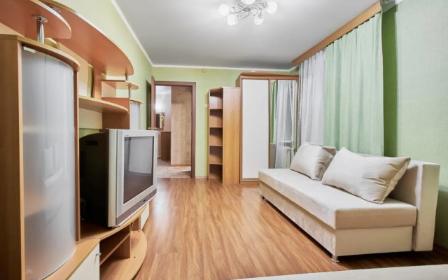 Na Pervomayskoy Ulitse 44 Flat