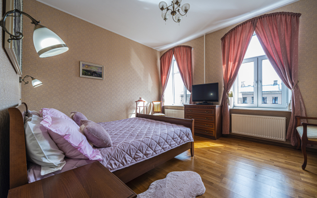 Na Naberezhnoy Kanala Griboyedova Apartments