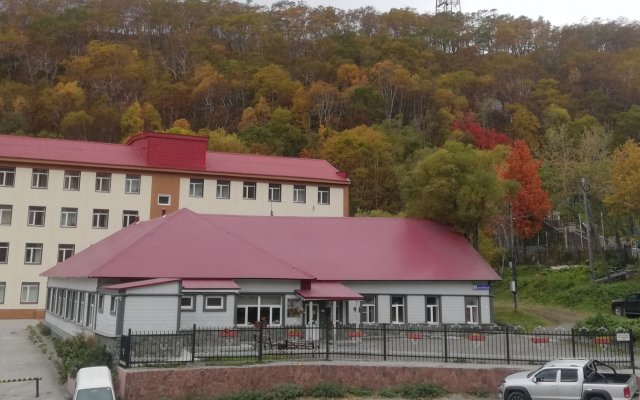 Baza Po Priemu Yunyih Turistov Hotel