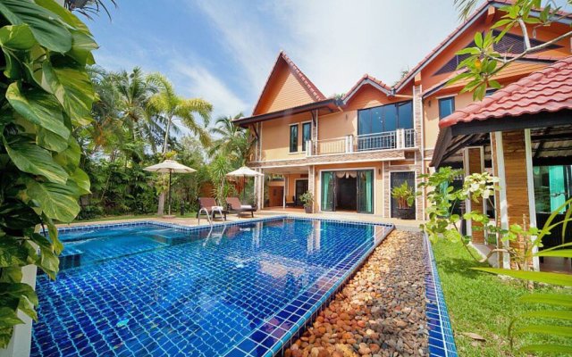 Thai Pool Villa with Pool and Parking Villa