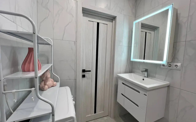 Trekhmestnye s Vidom na Reku Flat