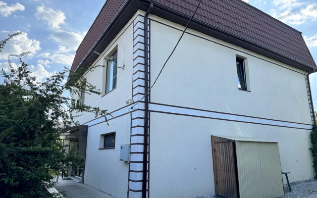 555 Dvukhetazhny S Terrasoy I Mangalom Private House