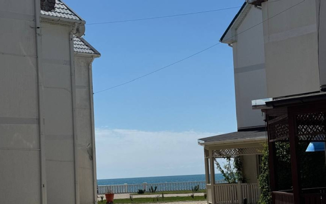 Taunkhaus na Beregu Morya Private House