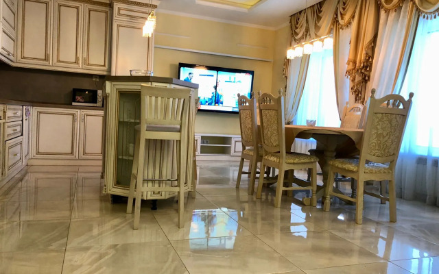 Апартаменты в центре с видом на Севастопольскую бухту