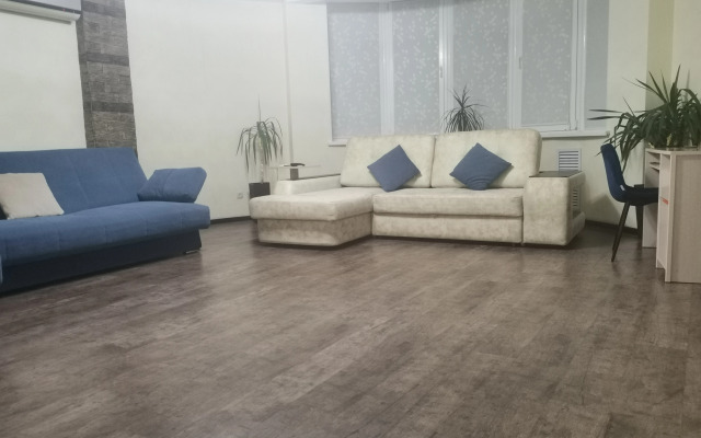 Квартира ОренРент Двухкомнатная на Просторной