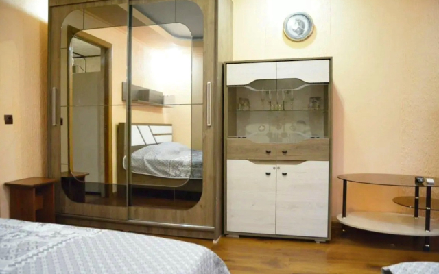 Апартаменты на улице Лазарева 42