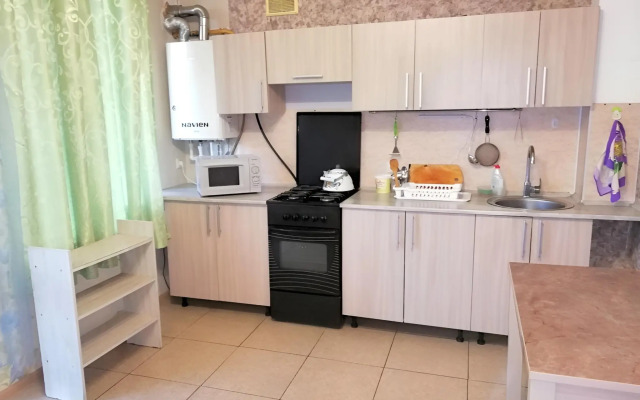 Частный Дом с Террасой и Качелей