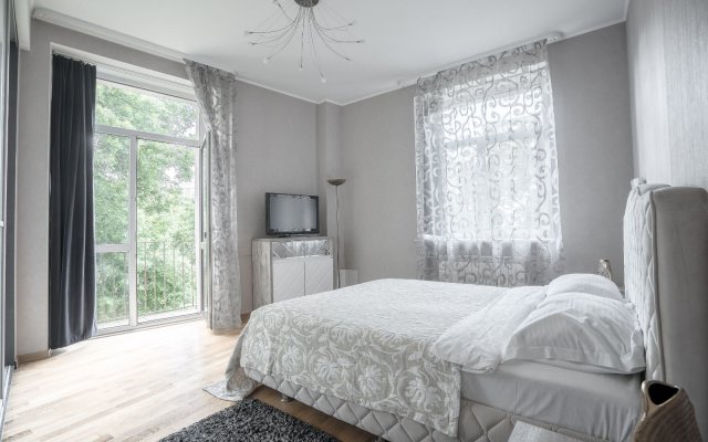 Vip 3-room on 45 Karl Marx Street Center Apartments