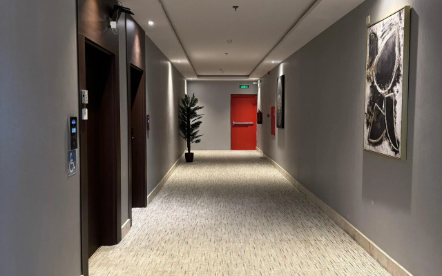 Al-Ufq Suites Hotel