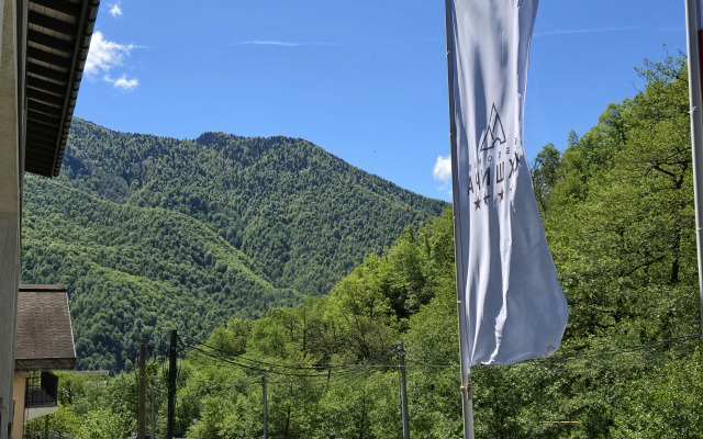 Panorama Achishkho Nomer S Balkonom Hotel