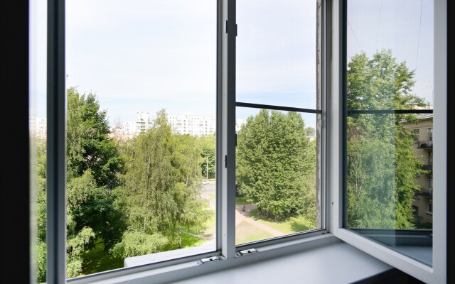 1912 U Metro Novocherkasskaya Apartment
