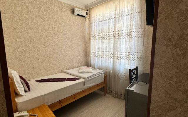 Qamar Hotel