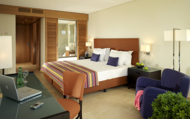 Kernos Beach Hotel