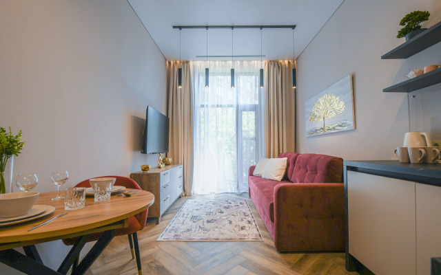Svetlye v tsentre goroda okolo metro Kurskaya Apartments