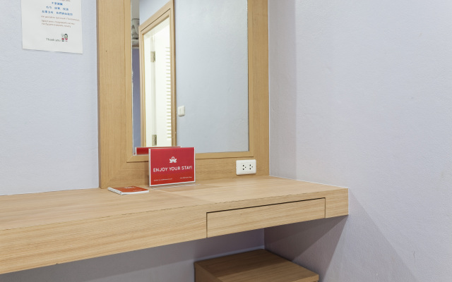 ZEN Rooms Patong Soi Chuwong Hotel