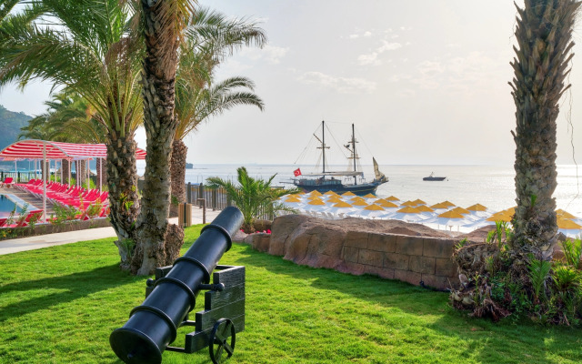 Pirate's Beach Club - Ultra All Inclusive
