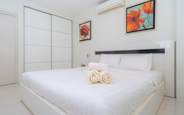 Ocean view condo in Sunset Plaza Apartments