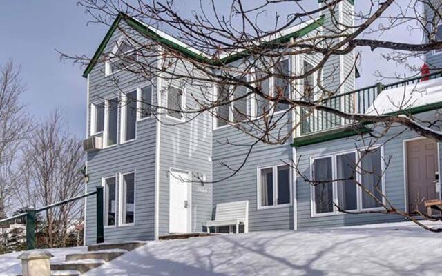 Bright Condo near the Lake Private House