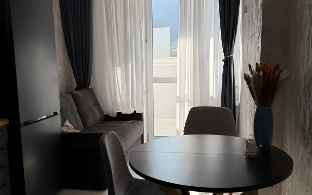 Komfortnaya Kvartira V Kurortnom Gorode Yalta Flat