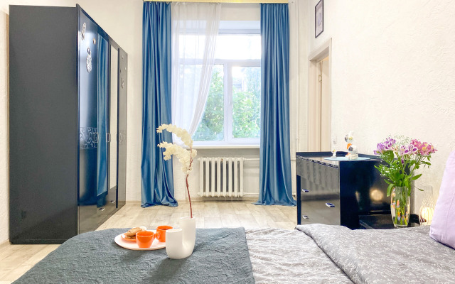 Апартаменты Счастье жить в центре Севастополя с балкончиком