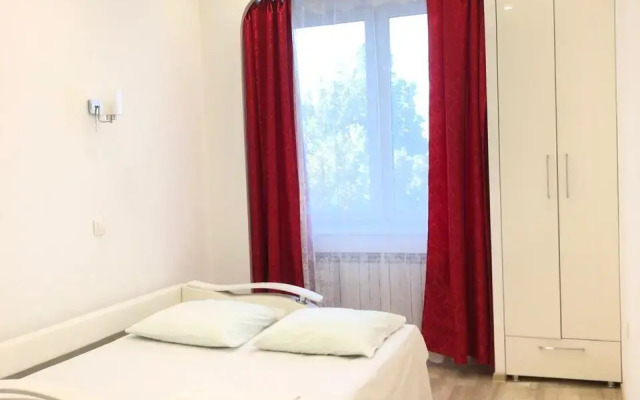Trekhkomnatnaya V Tsentre Flat