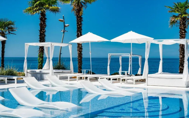 Отель Dreamland Oasis